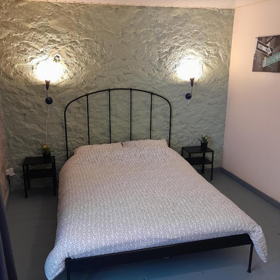 Sur La Bonnefooi Bed & Breakfast Prades-sur-Vernazobre Luaran gambar